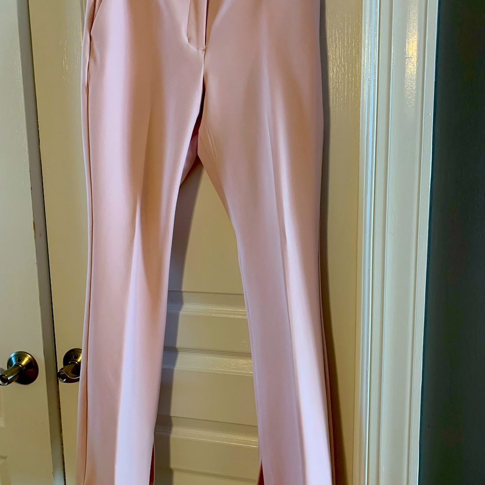 Express Editor pant with spilt seam. Size 4 short, light pink color